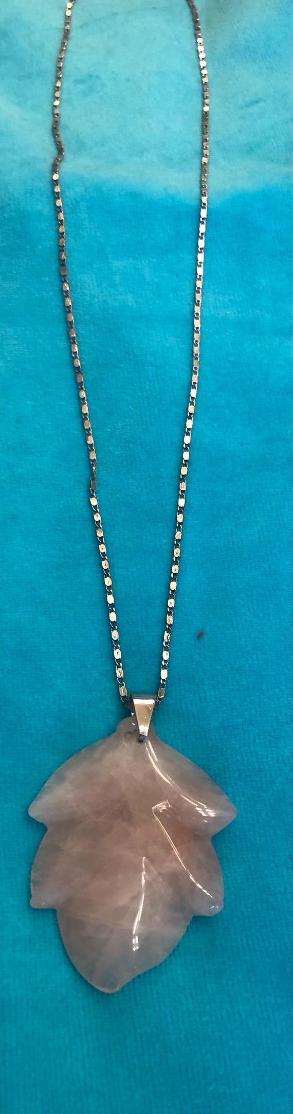 Rose quartz stone necklace View 2