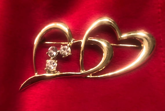 goldtone brooch with two interlocking hearts - image 1