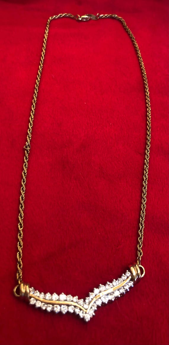 Goldtone twisted chain V shape sparkly necklace - image 3