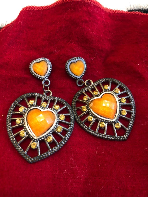 Orange heart dangle earrings - image 1