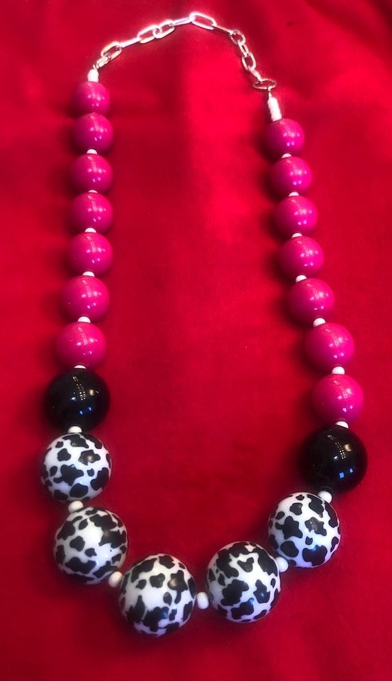 Arthouse pink cow chunky necklace