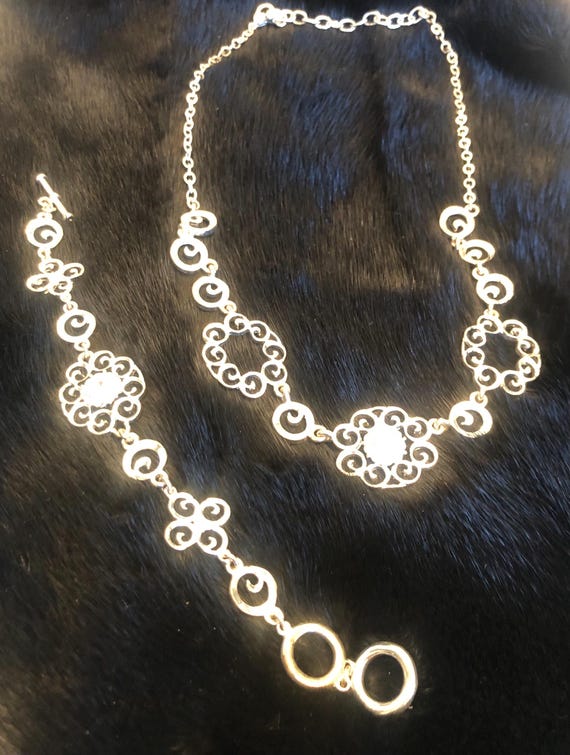 Silvertone necklace with braclet - image 3