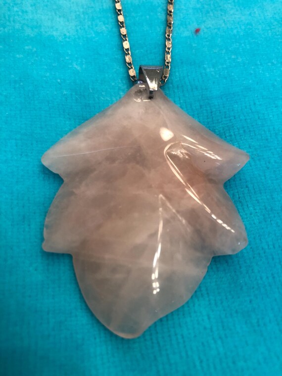 Rose quartz stone necklace View 3