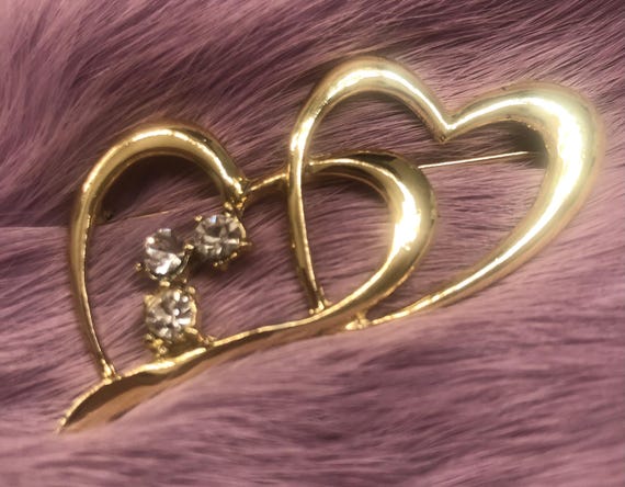 goldtone brooch with two interlocking hearts - image 2