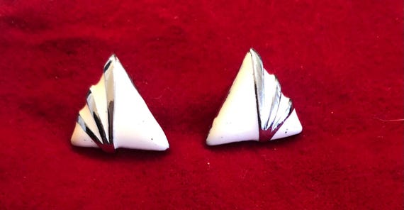 triangle shape earrings pierced - image 2