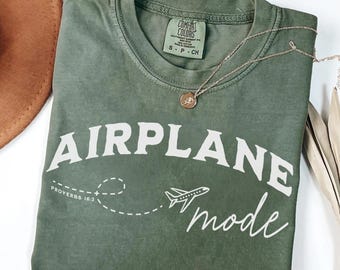 Camiseta Christian Comfort Colors® Modo Avión – Proverbios, Camiseta con el Amor por Viajar, Regalo de Aviación, Camiseta de Piloto, Camiseta Cristiana para Vacaciones
