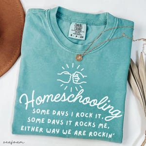 FUN HOMESCHOOL MOM Comfort Colors® Shirt - Cute Homeschool Mom Gift, Retro Homeschool Shirt, Homeschool Family Tshirt