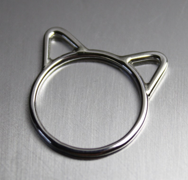Close up of cat ring in sterling silver. Shiny finish.