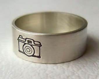 Sterling Silver Vintage 35mm Film Camera Ring, Hand Stamped Camera Jewelry for Photographer, Sizes 3-16