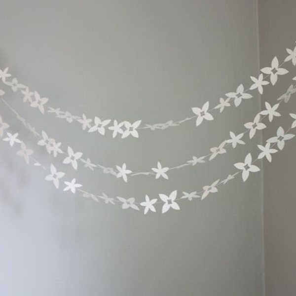 cream flower paper garland. 10 ft.  wedding decoration, bunting, photo prop, party decoration,wedding garland