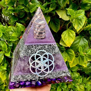 Amethyst Orgonite Pyramid - Large Pyramid - With Neodymium Magnet, Selenite,  Orgone Generator