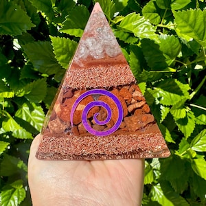 Sedona Vortex Stone Orgonite  Pyramid - Small Pyramid: Crystal Quartz, Neodymium Magnet, Copper