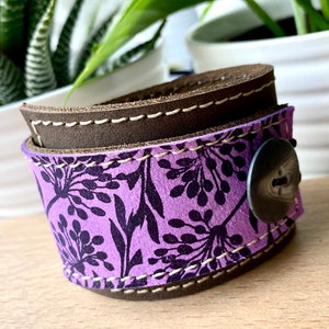 Leather Wrap - Women&#39;s Bracelet - Leather Cuff - Florance Print - Purple Leather