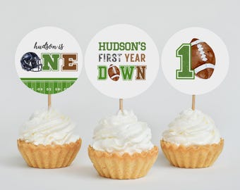 Adornos para cupcakes "First Year Down" / Adornos editables para cupcakes de primer cumpleaños de fútbol / Decoración para fiesta de cumpleaños de niño "Game Time" / Descarga instantánea