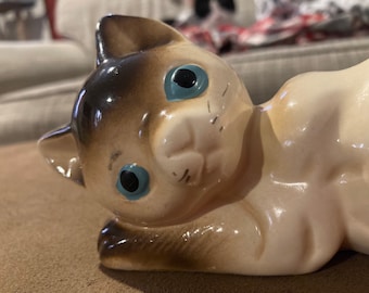 10” Vintage SIAMESE CAT Figurine Laying Cat Mid Century Ceramic