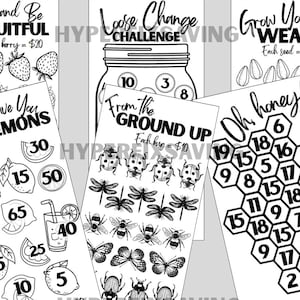Könnte beinhalten: Schwarz-weiße, druckbare Spar-Challenges mit verschiedenen Themen. Eine zeigt Erdbeeren und den Text "Go Forth and Be Fruitful". Eine andere zeigt ein Glas mit dem Text "Loose Change Challenge". Weitere Designs umfassen Zitronen, Insekten und eine Honigwabe.