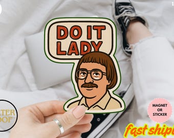 Pegatina o imán "Do It Lady Chit" / Calcomanía de vinilo con meme viral / Pegatina impermeable para portátil, botella de agua, coche / Regalo atrevido, pegatina de moda