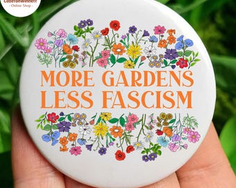 Floral Mehr Gärten weniger Faschismus Anti Trump Pinback Buttons in 3 Größen, Linke Pins Kampf Faschismus Anti Maga Anti Trump Foxtrot Delta Tango