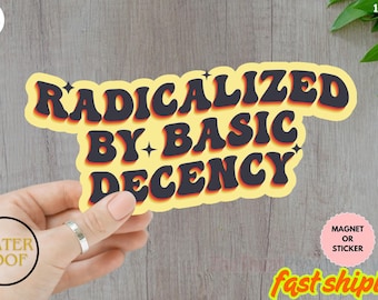 Radikaliserad av grundläggande anständighet, bilmagnet eller bildekal, protestklistermärke, FDT-klistermärke, magnet för mänskliga rättigheter, anti-Trump liberal klistermärke