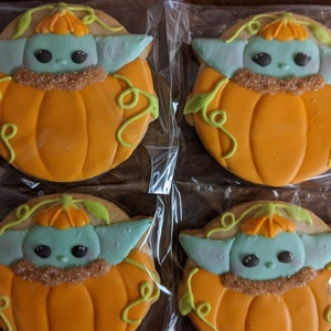 Baby Yoda Cupcake Toppers  The Child Cupcake Rings for Cakes, Cupcakes,  Cakesicles - Sweets & Treats™