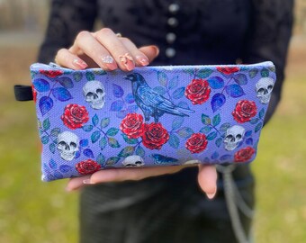 Goth Glam potlood, portemonnee, tas met een schedel, vlinders, raaf en rozen, Poe, Baltimore, Purple, gothic meisje