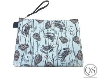 Chesapeake Bay Rits Accessoires Tas, geïllustreerde moderne zwarte inkt Toile de Jouy stof patroon, gras, slakken, krab en oester schelp kunst