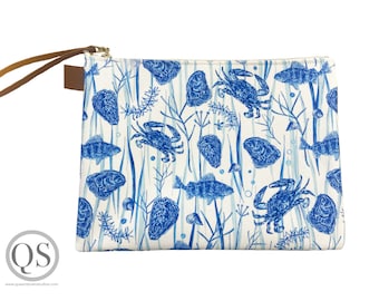 Chesapeake Bay Zipper Accessoires Tas, geïllustreerd moderne Toile de Jouy stof naadloos patroon, gras, slakken, krab en oesterschelp kunst