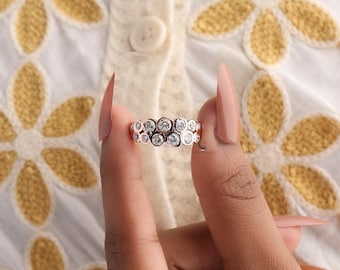 Bubble's band van 14 kt massief roségoud, bezelset Moissanite verlovingsring, rond geslepen kleurloze trouwring, uniek cadeau voor haar