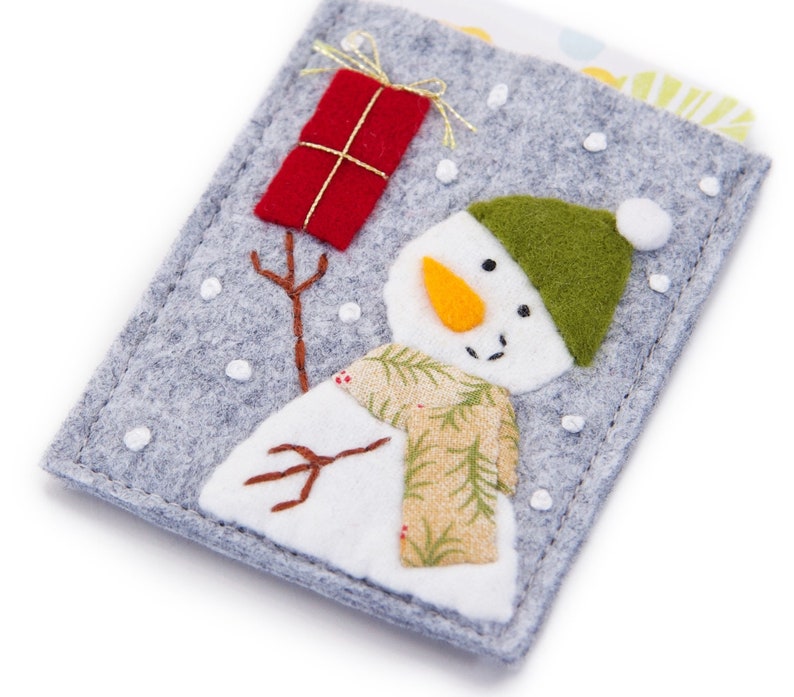 Adorno de muñeco de nieve y soporte de tarjeta de regalo, soporte de tarjeta de café hecho a mano, soporte de dinero de muñeco de nieve, relleno de medias imagen 3