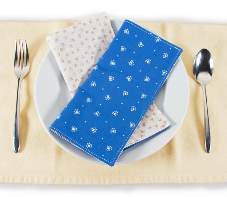 Butterfly Fabric Napkins, Set of 4, Blue Cotton Cloth Napkins, For Easy Family Dinners, Picnics and Lunchboxes, Eco Friendly and Washable Bild 2