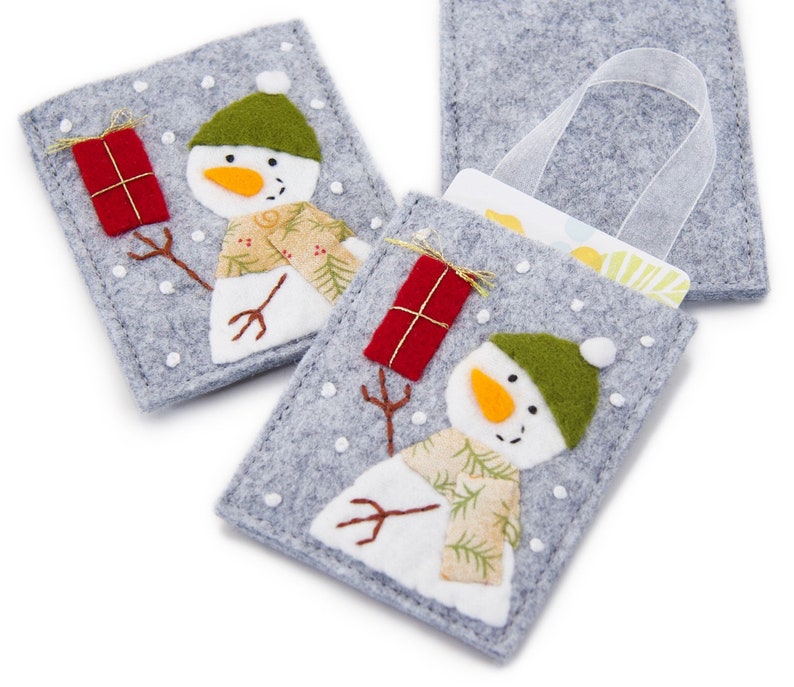 Adorno de muñeco de nieve y soporte de tarjeta de regalo, soporte de tarjeta de café hecho a mano, soporte de dinero de muñeco de nieve, relleno de medias imagen 2