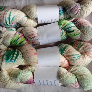Hand Dyed Yarn | Fingering weight yarn | Yarn | Superwash | Speckled yarn | fingering yarn | Sock Yarn | multi colored | pooling sock yarn