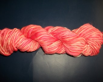 Handspun Merino Yarn super bulky, Salmon pink soft yarn 62 yd, Thick and thin
