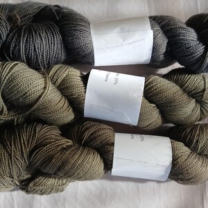 Hand Dyed Yarn | Fingering weight yarn | Yarn | Superwash | Speckled yarn | fingering yarn | Sock Yarn | Tonal Yarn |