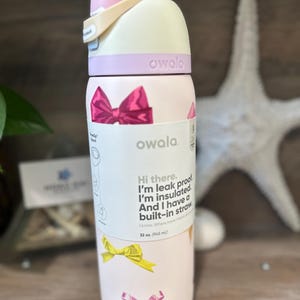 32oz Urban Outfitters Exclusive Owala, includes custom engraving Girlhood