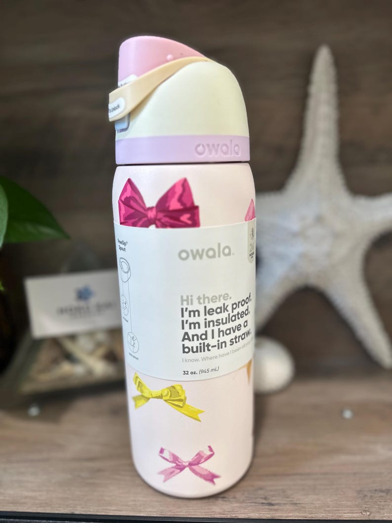 32oz Urban Outfitters Exclusive Owala, includes custom engraving Girlhood