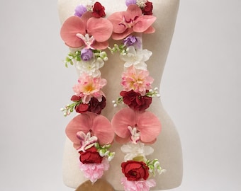 Ręcznie wykonany, wykonany na zamówienie, pastelowy, kwiatowy szal z perełkami, lei z wstążki i materiału, spersonalizowany szarfa na ukończenie szkoły, wyjątkowy prezent na ukończenie szkoły