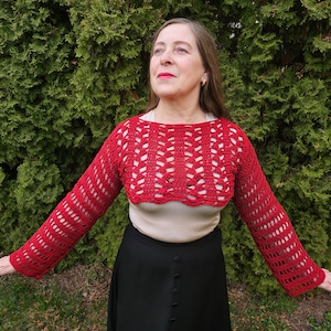 Crochet pattern and photo tutorial on how to make a long sleeve lace shrug or fancy style bolero for summer evenings and outside parties