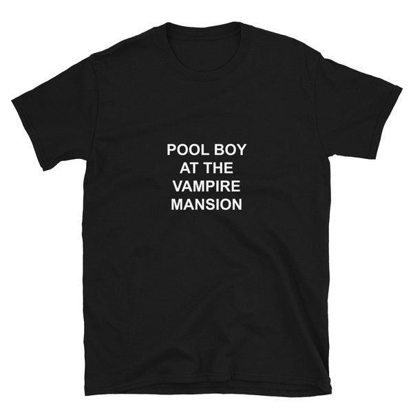 Pool Boy im Vampire Mansion Plus Size Goth Emo Kurzärmeliges Unisex T-Shirt