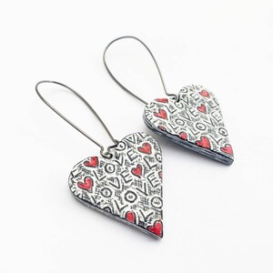 Pendientes colgantes de corazón de amor, joyas de corazón rojo, pendientes de corazón angustiados, regalo de aniversario, regalo de esposa, regalo de novia, pendientes de amor imagen 1