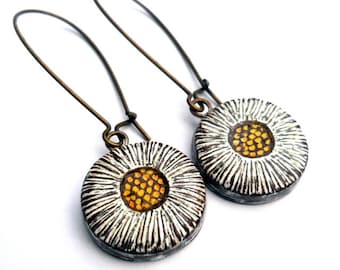Rustic Daisy Dangle Earrings, Boho Daisy Earrings, Daisy Drop Earrings, White and Yellow Flower Earrings, Flower Dangle Earrings