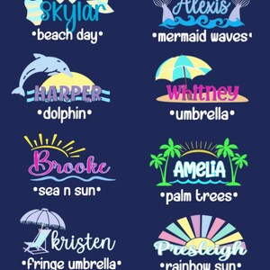 Puede incluir: Un dise&ntilde;o gr&aacute;fico azul marino con ocho nombres y ilustraciones con tem&aacute;tica playera. Cada nombre va acompa&ntilde;ado de una frase relacionada, como "d&iacute;a de playa", "olas de sirena" y "palmeras". Los dise&ntilde;os incluyen un traje de ba&ntilde;o, colas de sirena, un delf&iacute;n y un paraguas.