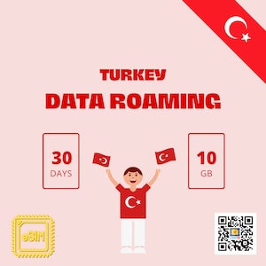 以下が含まれることがあります： 星と三日月が描かれた赤と白のトルコ国旗。"TURKEY DATA ROAMING"というテキストが赤い文字で書かれています。赤い縁取りのある白い枠が2つあり、1つは"30 DAYS"、もう1つは"10 GB"というテキストが書かれています。トルコ国旗が描かれた赤いシャツを着た漫画のキャラクターが、2つのトルコ国旗を持っています。左下には金色のeSIMチップがあります。右下にはQRコードがあります。