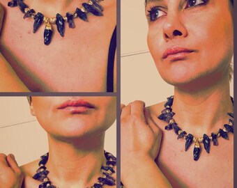 CÓDIGO DE AMATISTA Collar hecho a mano con piedras naturales de amatista y pirita.