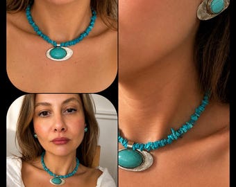 Collar artesanal Turquoise Seal Amore, elaborado con piedras de turquesa y alpaca.