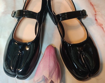 Tabi Eco patent leather Mary Jane shoes / Mary-janes / Split toe Mary Janes