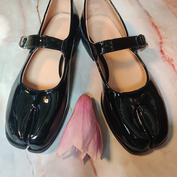 Tabi Eco patent leather Mary Jane shoes / Mary-janes / Split toe Mary Janes