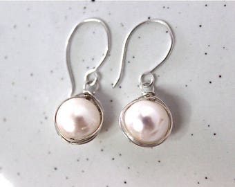 Boucles d'oreilles en argent sterling avec perles d'eau douce blanches