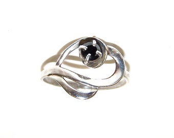 Vintage 1980s Sterling Silver Ring Black Diamond Knot ring Size 7.5