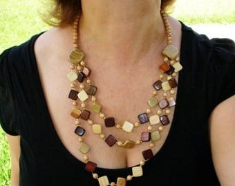 Collier triple en bois de genévrier, chêne et cerisier